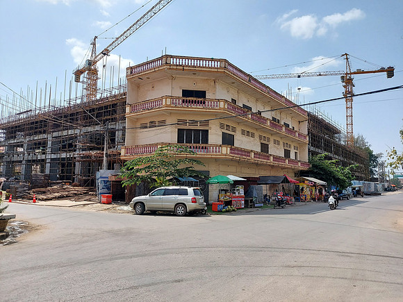 20220117_114353-kampot-building-corner-building