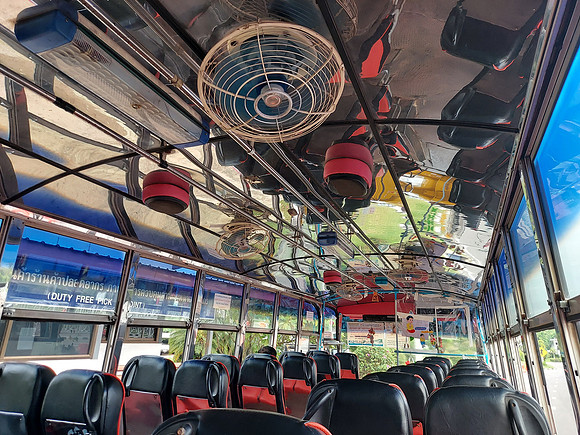 20220518_070324-thai-laos-border-shuttle