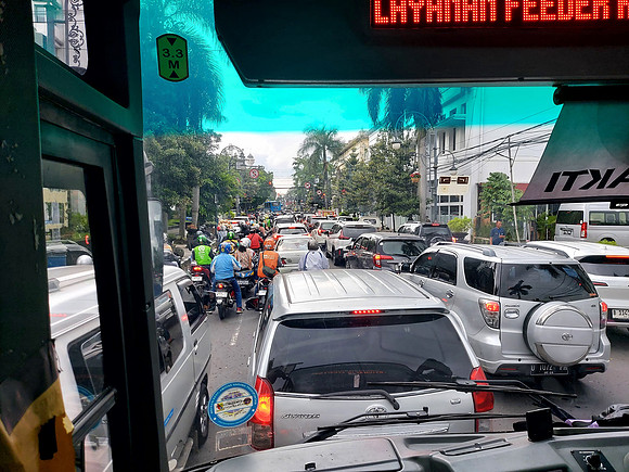20240427_131152-bandung-traffic