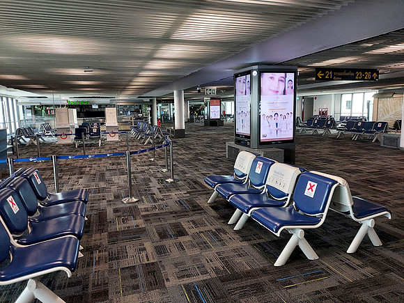 20211229_133936-empty-departure-lounge
