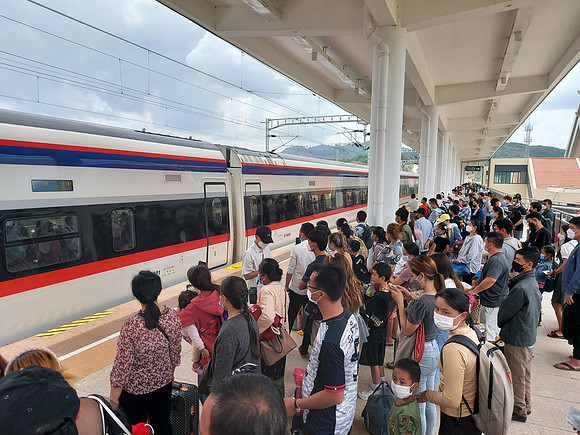 20220528_124030-train-at-muang-xai