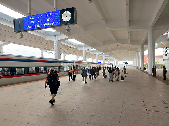 20220519_073258-vientiane-station-platform
