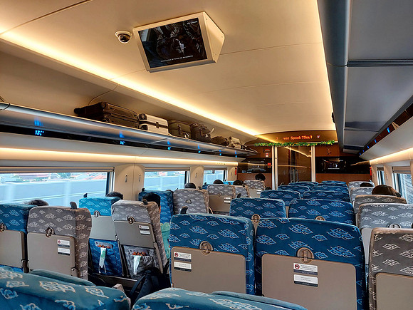 20240427_105706-economy-seats