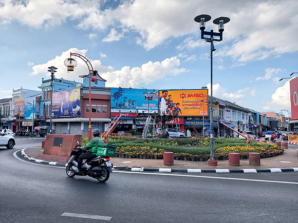 20220124_155806-suriyadej-traffic-circle