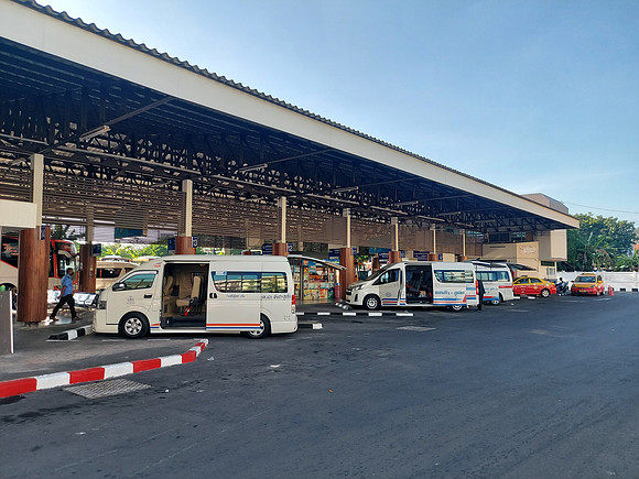 20220127_164508-bus-station-minivans