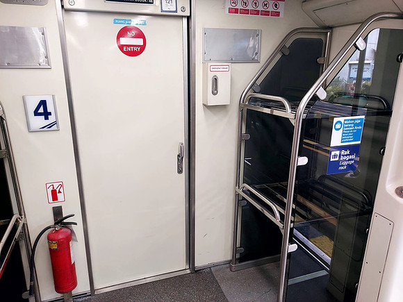 20240430_122222-yia-airport-luggage-rack