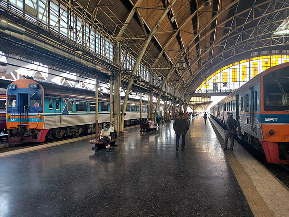 20220317_073645-hua-lamphong-trains