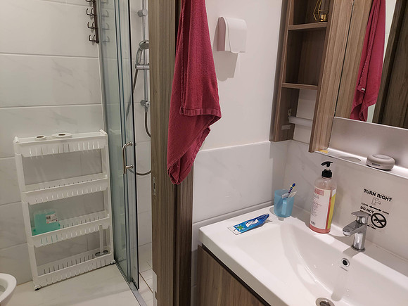 20220728_172620-airbnb-bathroom