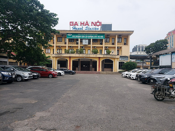 20220629_141914-back-of-hanoi-station
