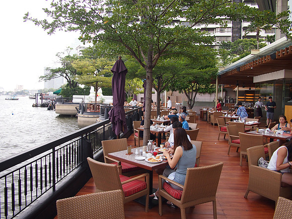 P8238268-breakfast-outside