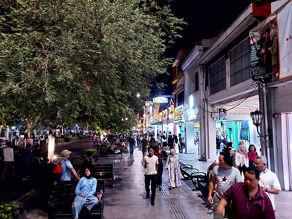 20240429_193600-malioboro-nightlife