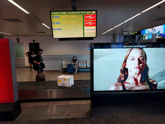 20220825_170523-baggage-reclaim