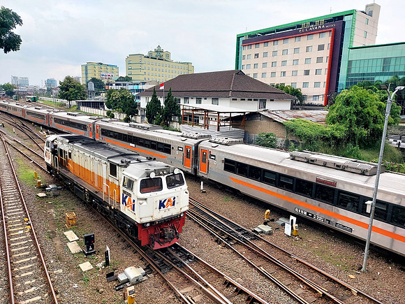 20240428_161629-bandung-trains