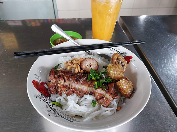 20220413_105327-bun-nem-nuong