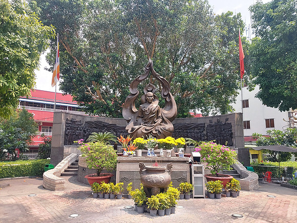 20220416_102150-monk-monument