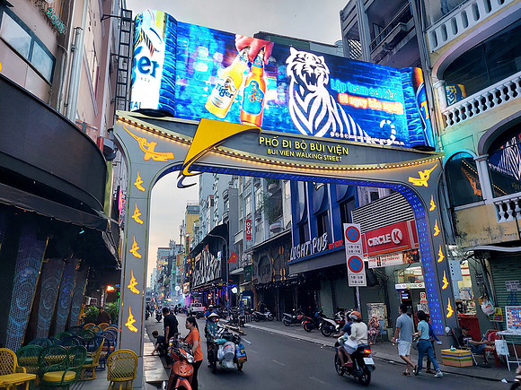 20220423_174937-bui-vien-walking-st