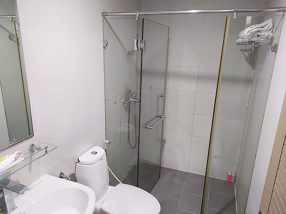 20220427_140519-saigon-charm-hotel-bathroom