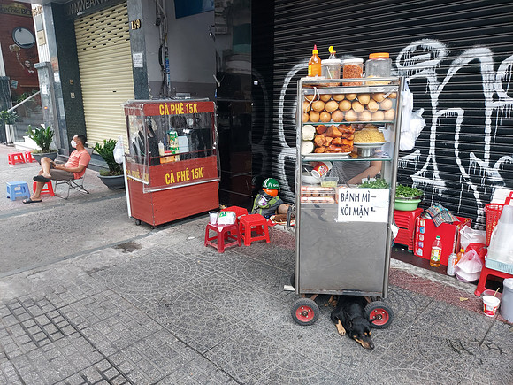 20220429_070510-banh-mi-dog