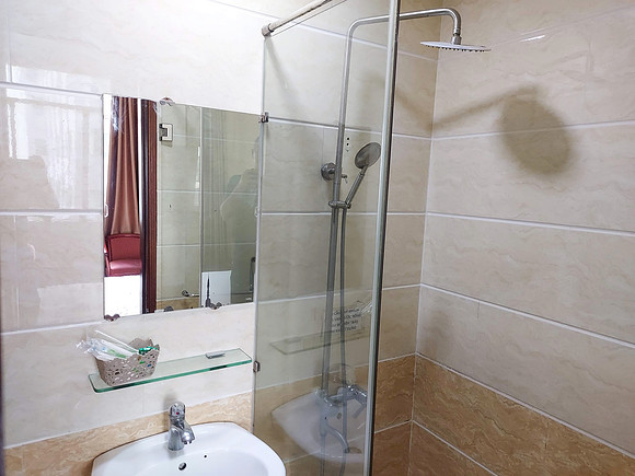 20220609_132616-nguyen-thanh-hotel-bathroom