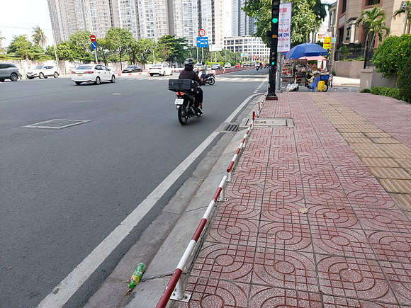 20220611_144512-sloped-footpath