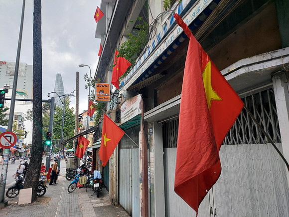 20220902_151101-vietnam-flags
