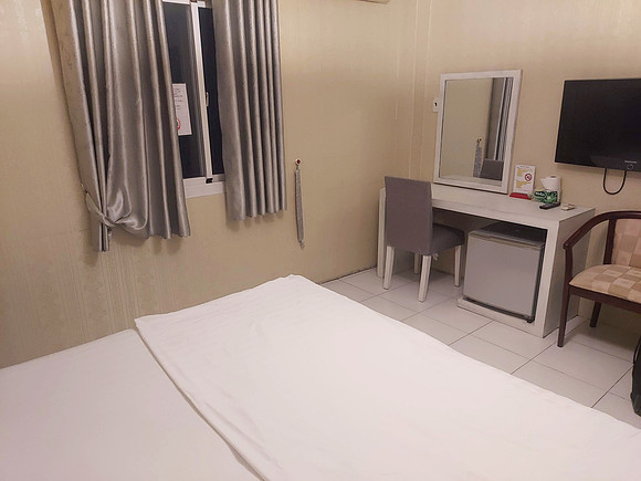 20220916_215609-holiday-hotel-room