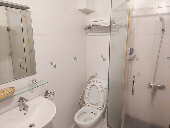 20220916_215628-holiday-hotel-bathroom