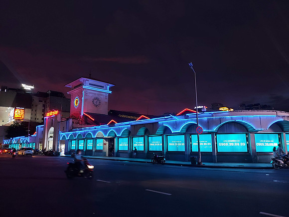 20220917_181200-ben-thanh-at-night