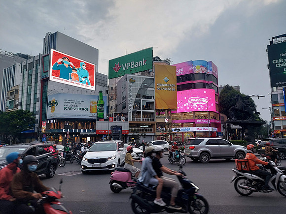 20221106_165639-covid-advertising