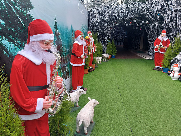 20221222_134449-saxaphone-santas