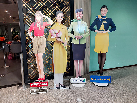 20220619_101516-cutout-cabin-crew