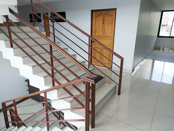 20221115_121900-p-place-stairs