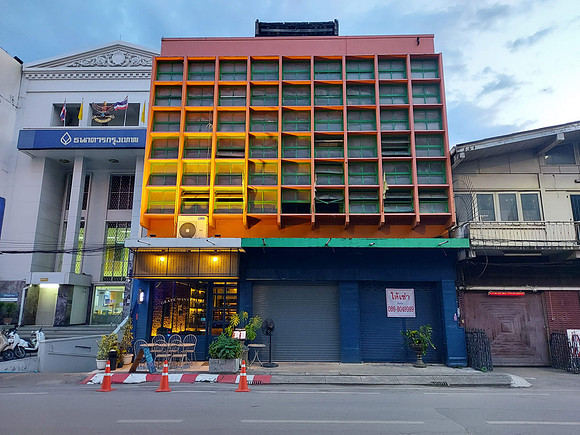 20221130_175016-colourful-concrete