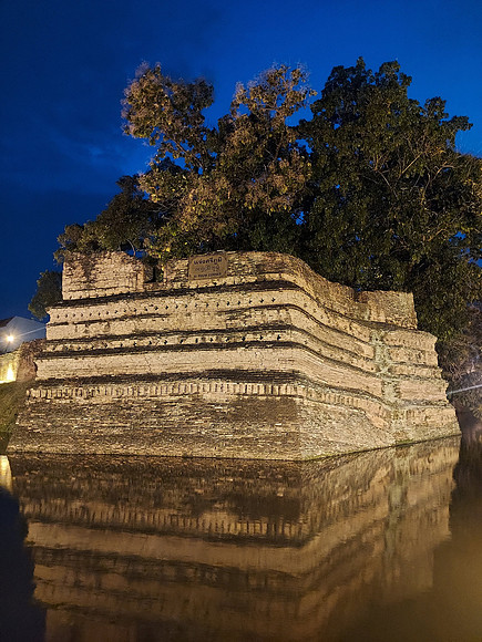 20221130_181618-moat-wall