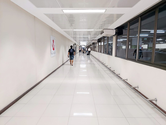 20230302_125358-walk-to-airport
