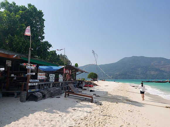 20230313_153159-beach-bar