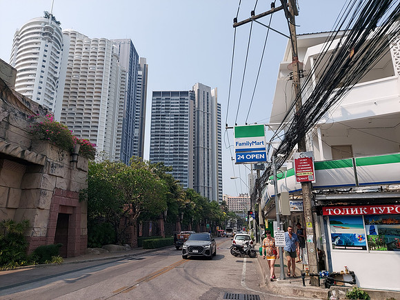 20230306_142016-wong-amat-beach-apartments