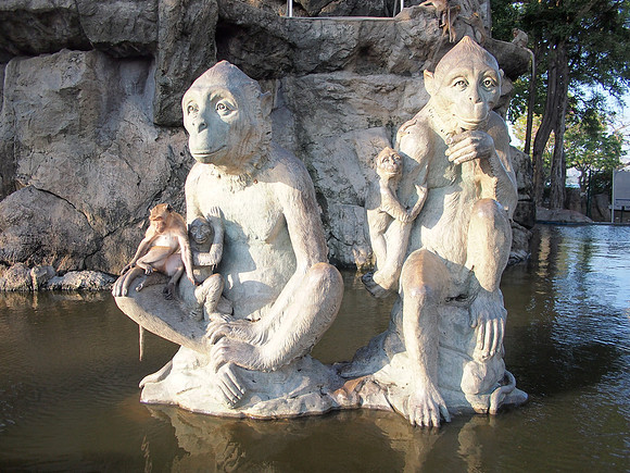 P3143548-monkey-statue