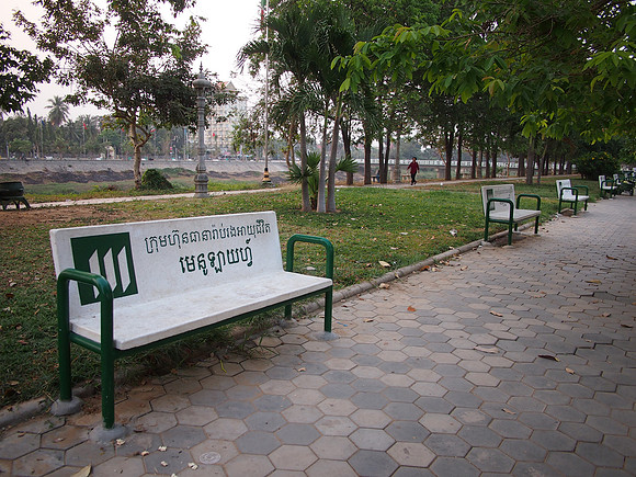 P2232434-park-benches
