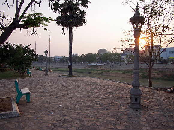 P2222407-east-bank-path