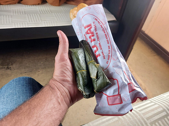 20230411_160326-banh-mi