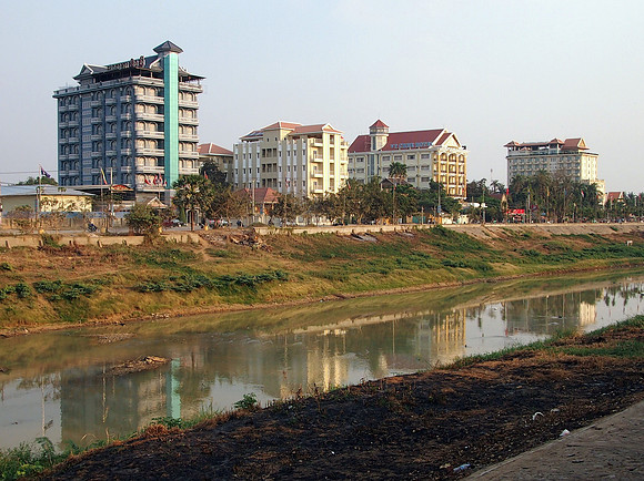 P2222403-riverside-hotels