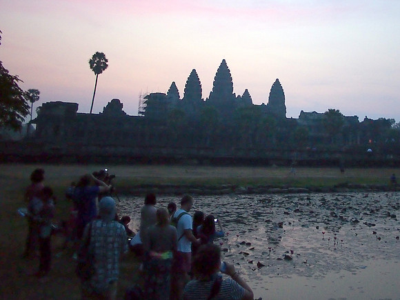 P2131672-dawn-at-angkor-wat