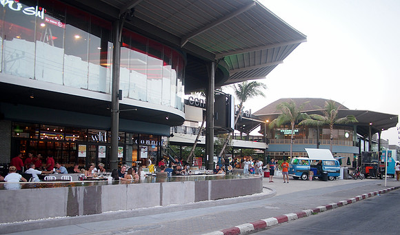 P3093142-central-festival