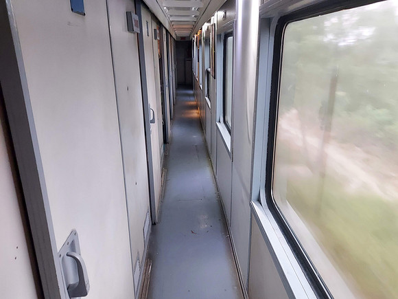 20230411_172125-sleeper-corridor