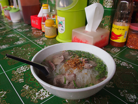 P2212330-pork-soup-at-market