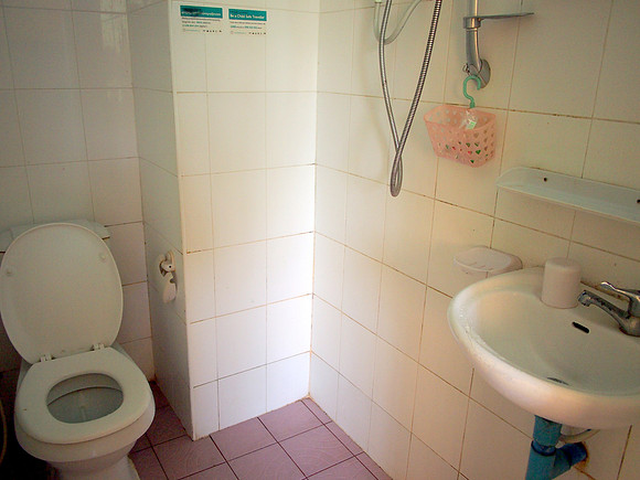 P2232454-keo-mony-toilet