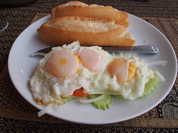 P2192194-egg-breakfast