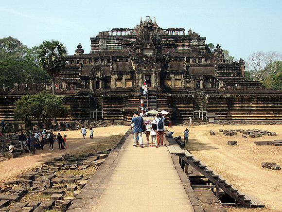 P2131793-baphuon-entrance