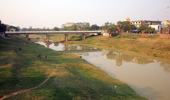 P2192221-grassy-riverbank